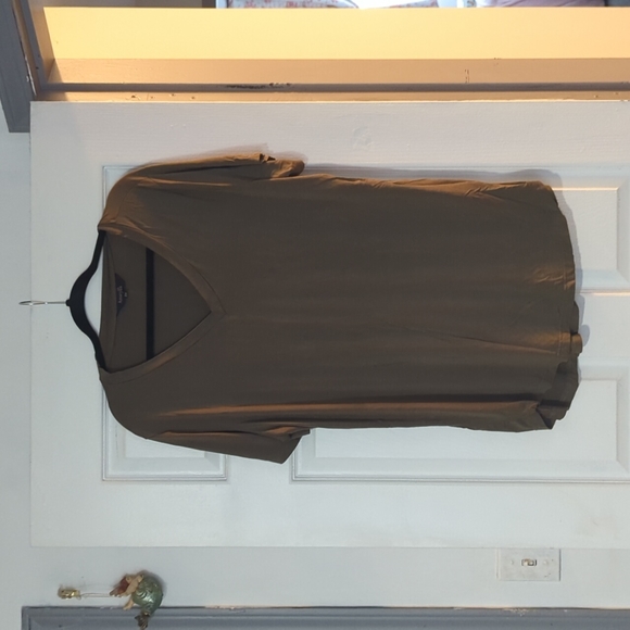 Woman's tshirt - Picture 1 of 2